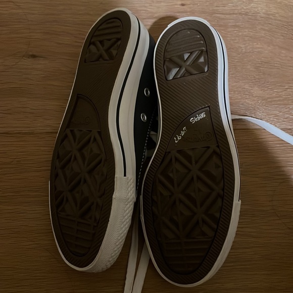 Navy leather converse - Picture 2 of 2